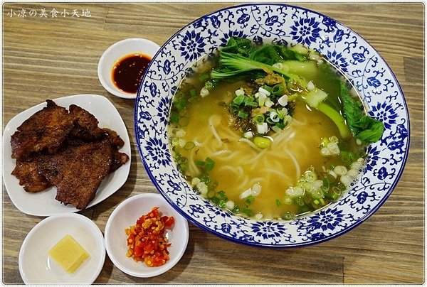 老阿太麵館：台中西區』老阿太麵館║科博館川菜美食，牛肉麵VS肉排麵，滿足各方老饕，記憶中的樸實味道