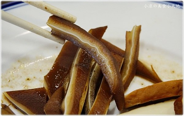 老阿太麵館：台中西區』老阿太麵館║科博館川菜美食，牛肉麵VS肉排麵，滿足各方老饕，記憶中的樸實味道