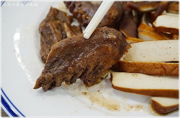 老阿太麵館：台中西區』老阿太麵館║科博館川菜美食，牛肉麵VS肉排麵，滿足各方老饕，記憶中的樸實味道