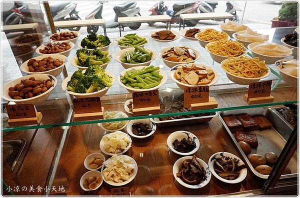 老阿太麵館：台中西區』老阿太麵館║科博館川菜美食，牛肉麵VS肉排麵，滿足各方老饕，記憶中的樸實味道