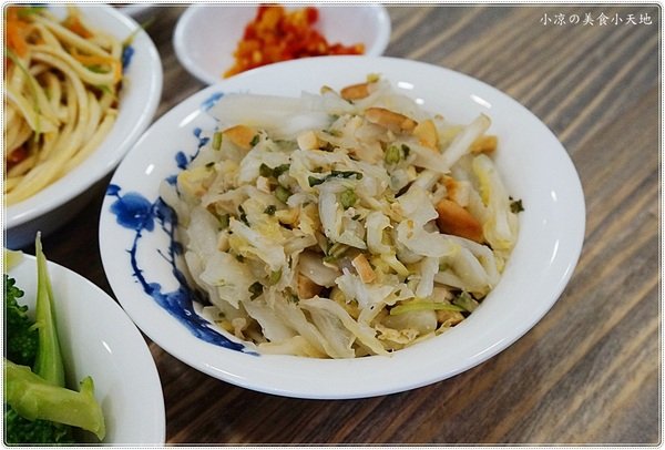 老阿太麵館：台中西區』老阿太麵館║科博館川菜美食，牛肉麵VS肉排麵，滿足各方老饕，記憶中的樸實味道