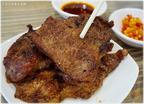 老阿太麵館：台中西區』老阿太麵館║科博館川菜美食，牛肉麵VS肉排麵，滿足各方老饕，記憶中的樸實味道