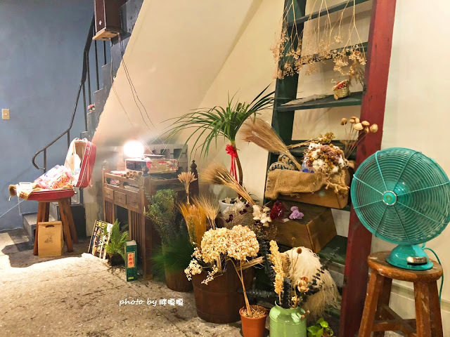 【台中 北區】南海六街🍨大玩創意的復古冰品店，桂花拿鐵口味好吸引人，還有啤酒為基底的啤酒嚕冰花 🍺🍻抓住秋冬前可以吃冰的時刻，衝一波吧！