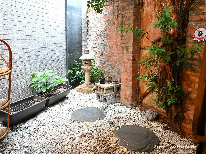 小麥所|台中厲害深夜食堂,超浮誇生食丼飯,生魚片也超厚切,當月壽星還有酒樽爽敲優惠價~