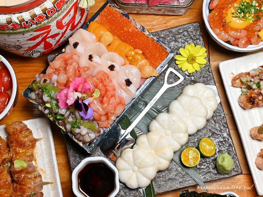 小麥所|台中厲害深夜食堂,超浮誇生食丼飯,生魚片也超厚切,當月壽星還有酒樽爽敲優惠價~