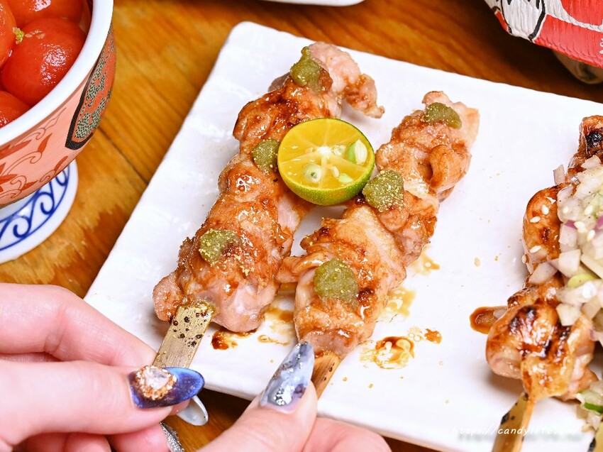 小麥所|台中厲害深夜食堂,超浮誇生食丼飯,生魚片也超厚切,當月壽星還有酒樽爽敲優惠價~