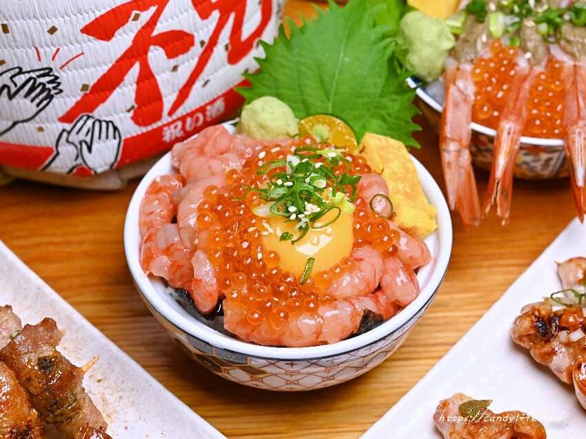 小麥所|台中厲害深夜食堂,超浮誇生食丼飯,生魚片也超厚切,當月壽星還有酒樽爽敲優惠價~