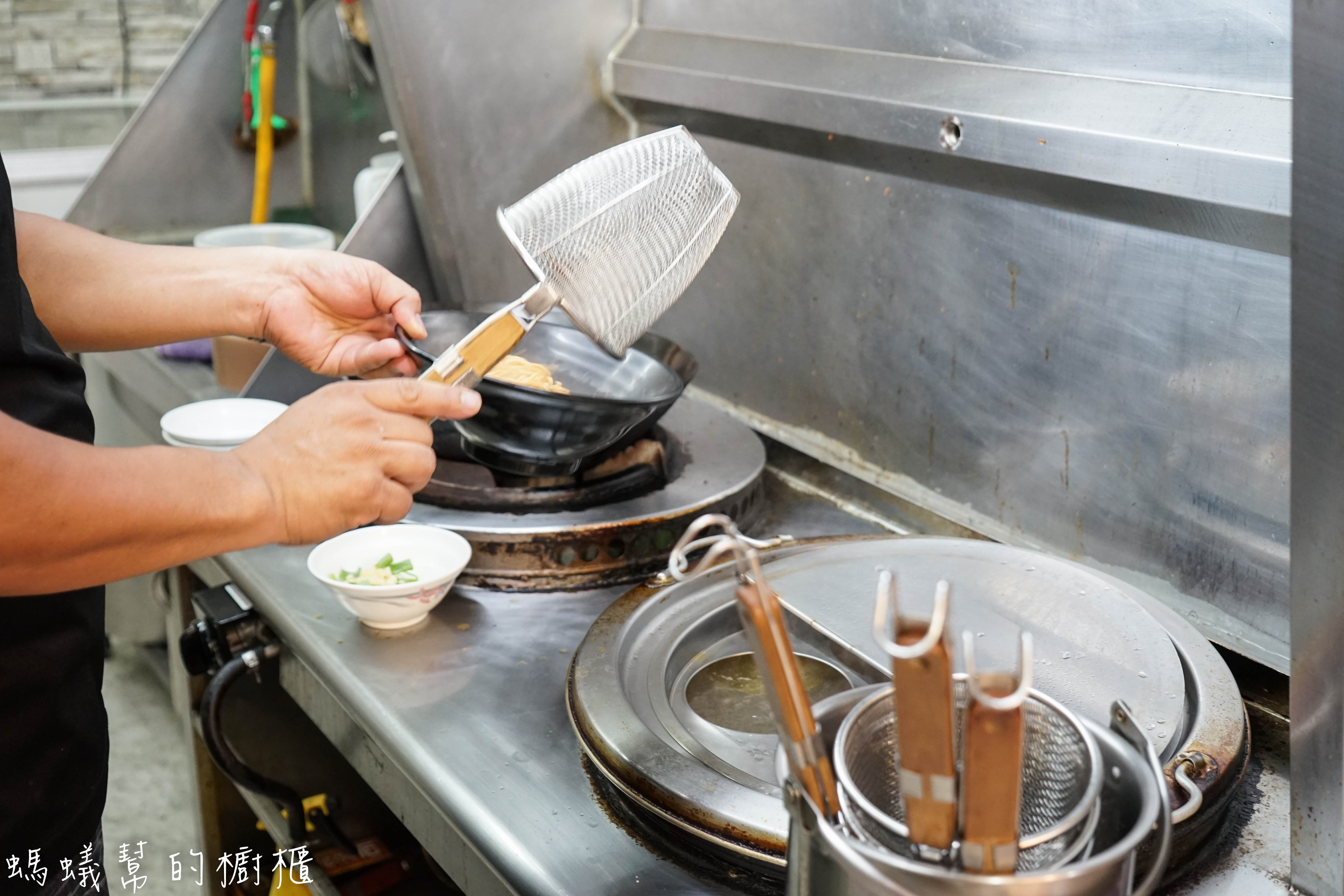 彰化市水煮意麵食鍋燒專賣店|招牌熱炒鱔魚意麵，每天售完為止！自家熬煮昆布湯頭，鍋燒料多豐富。 - 螞蟻幫的櫥櫃