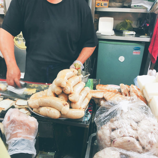 台中 < 王家菜頭粿糯米腸 > 第二市場小吃 2020.02.16