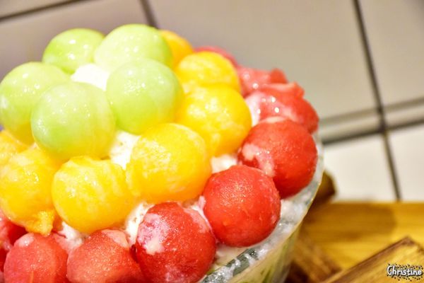 【台中。美食】 北區 / 芙露愛思 F.lu ICE，黃綠紅三色繽紛雪花冰，粉色系的工業風格，少女拍照夢幻系列，IG熱門打卡景點