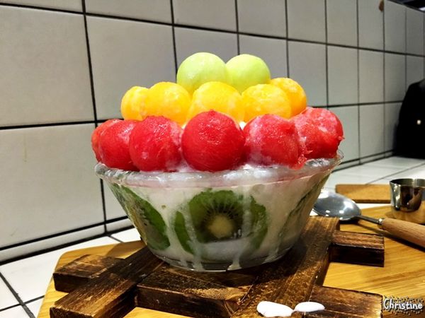 【台中。美食】 北區 / 芙露愛思 F.lu ICE，黃綠紅三色繽紛雪花冰，粉色系的工業風格，少女拍照夢幻系列，IG熱門打卡景點