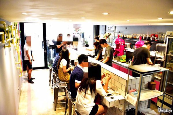 【台中。美食】 北區 / 芙露愛思 F.lu ICE，黃綠紅三色繽紛雪花冰，粉色系的工業風格，少女拍照夢幻系列，IG熱門打卡景點