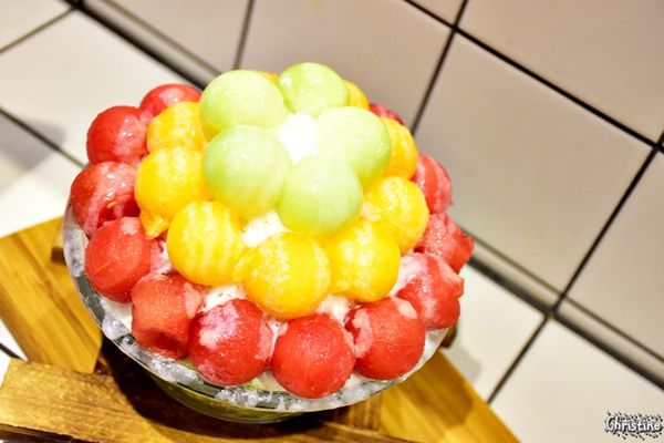 【台中。美食】 北區 / 芙露愛思 F.lu ICE，黃綠紅三色繽紛雪花冰，粉色系的工業風格，少女拍照夢幻系列，IG熱門打卡景點