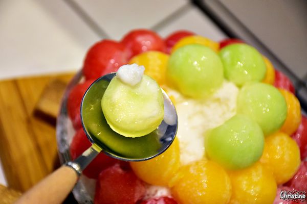 【台中。美食】 北區 / 芙露愛思 F.lu ICE，黃綠紅三色繽紛雪花冰，粉色系的工業風格，少女拍照夢幻系列，IG熱門打卡景點