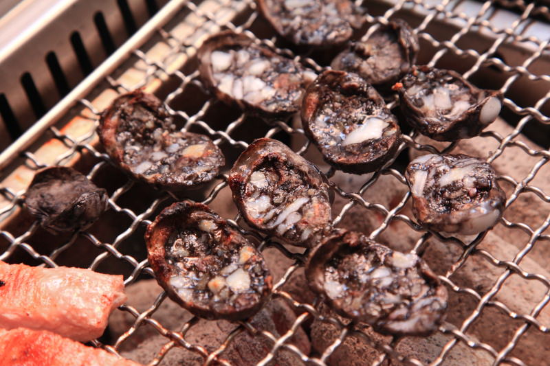 [桃園內壢]桃園燒烤吃到飽推薦，數十種食材隨你吃到飽，I PAD點餐絕不漏單！一燒十味昭和園-內壢省桃店 - 大手牽小手。玩樂趣