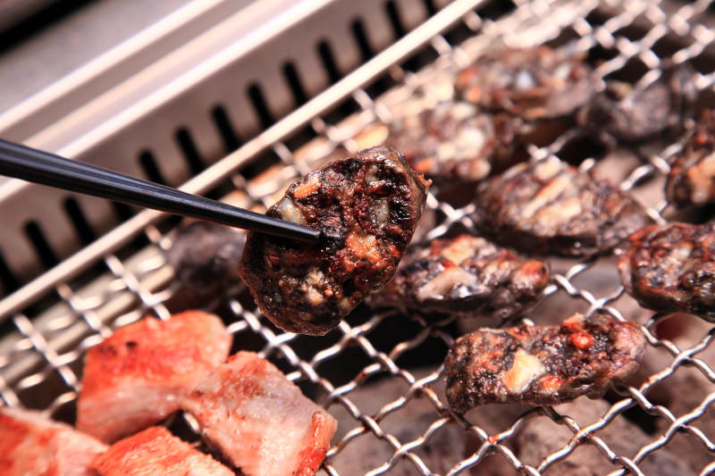 [桃園內壢]桃園燒烤吃到飽推薦，數十種食材隨你吃到飽，I PAD點餐絕不漏單！一燒十味昭和園-內壢省桃店 - 大手牽小手。玩樂趣