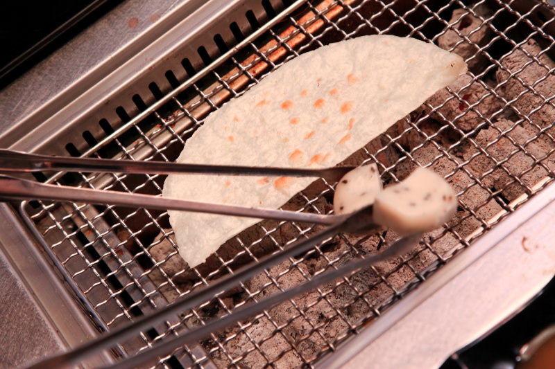 [桃園內壢]桃園燒烤吃到飽推薦，數十種食材隨你吃到飽，I PAD點餐絕不漏單！一燒十味昭和園-內壢省桃店 - 大手牽小手。玩樂趣