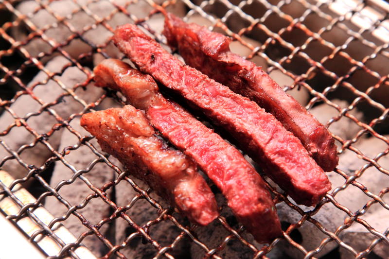 [桃園內壢]桃園燒烤吃到飽推薦，數十種食材隨你吃到飽，I PAD點餐絕不漏單！一燒十味昭和園-內壢省桃店 - 大手牽小手。玩樂趣