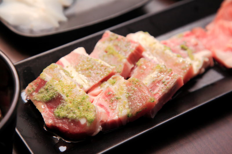 [桃園內壢]桃園燒烤吃到飽推薦，數十種食材隨你吃到飽，I PAD點餐絕不漏單！一燒十味昭和園-內壢省桃店 - 大手牽小手。玩樂趣