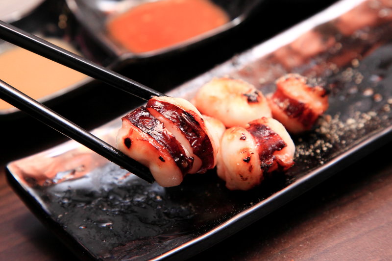 [桃園內壢]桃園燒烤吃到飽推薦，數十種食材隨你吃到飽，I PAD點餐絕不漏單！一燒十味昭和園-內壢省桃店 - 大手牽小手。玩樂趣