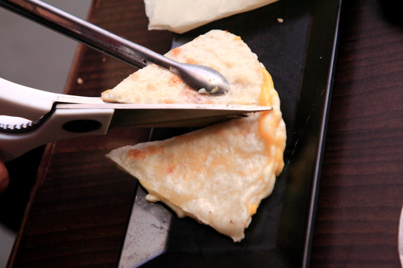 [桃園內壢]桃園燒烤吃到飽推薦，數十種食材隨你吃到飽，I PAD點餐絕不漏單！一燒十味昭和園-內壢省桃店 - 大手牽小手。玩樂趣