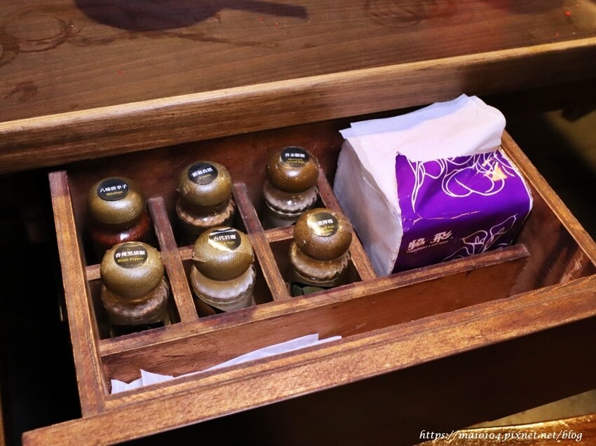 桃園中壢美食｜一燒十味昭和園內壢省桃店～火烤兩吃吃到飽、龍蝦吃到飽，自助吧冷飲、冰淇淋無限供應