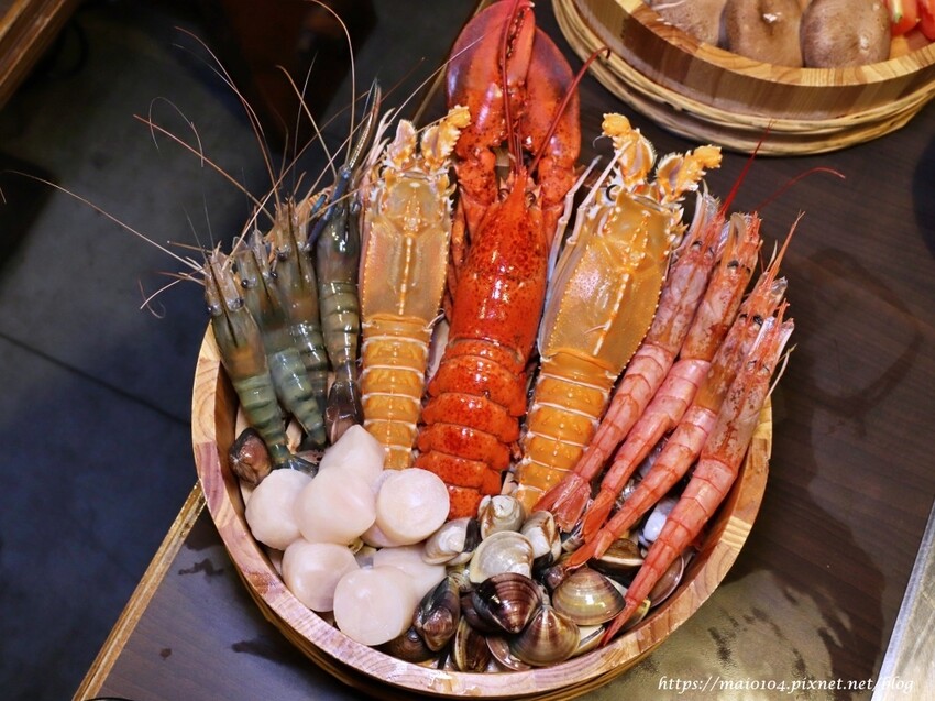 桃園中壢美食｜一燒十味昭和園內壢省桃店～火烤兩吃吃到飽、龍蝦吃到飽，自助吧冷飲、冰淇淋無限供應