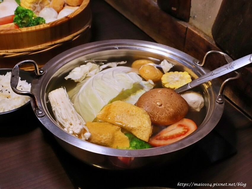 桃園中壢美食｜一燒十味昭和園內壢省桃店～火烤兩吃吃到飽、龍蝦吃到飽，自助吧冷飲、冰淇淋無限供應