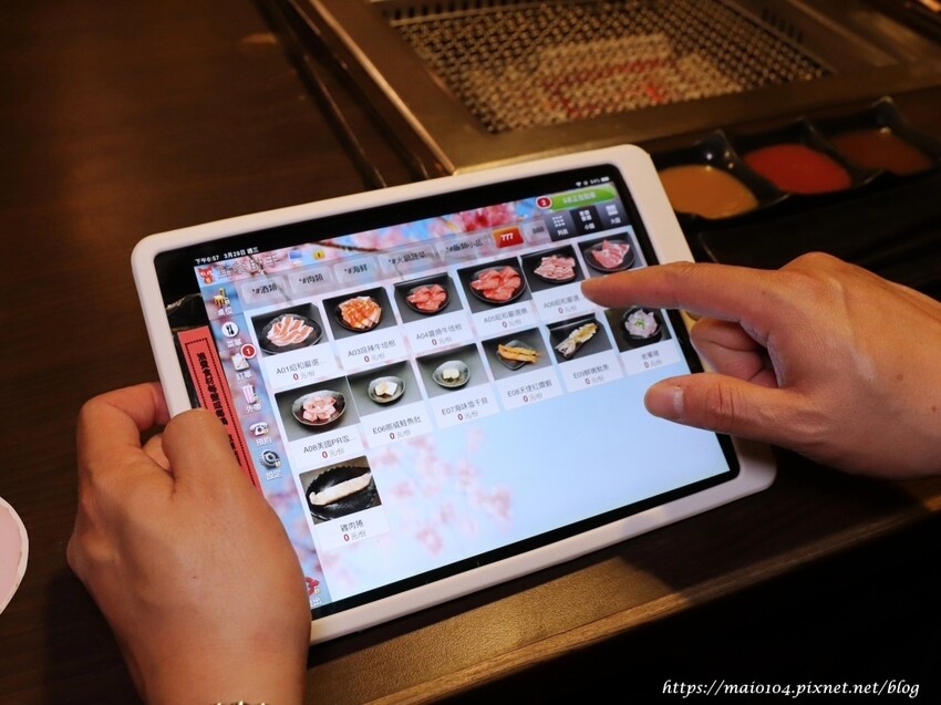 桃園中壢美食｜一燒十味昭和園內壢省桃店～火烤兩吃吃到飽、龍蝦吃到飽，自助吧冷飲、冰淇淋無限供應