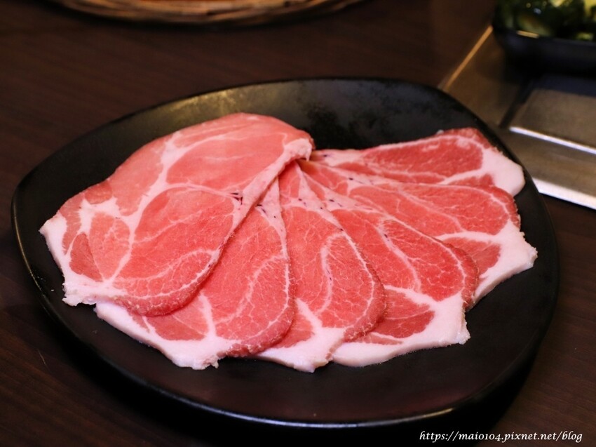 桃園中壢美食｜一燒十味昭和園內壢省桃店～火烤兩吃吃到飽、龍蝦吃到飽，自助吧冷飲、冰淇淋無限供應