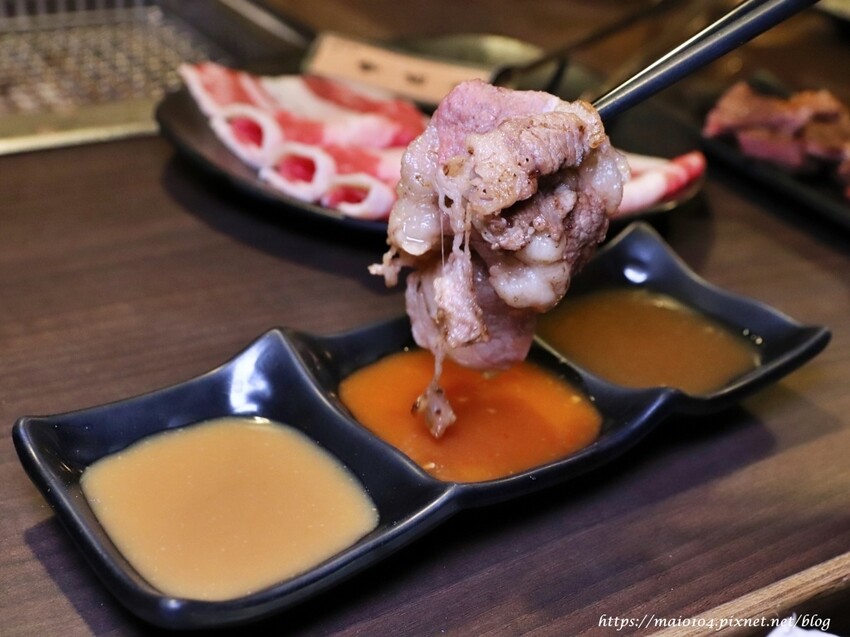 桃園中壢美食｜一燒十味昭和園內壢省桃店～火烤兩吃吃到飽、龍蝦吃到飽，自助吧冷飲、冰淇淋無限供應