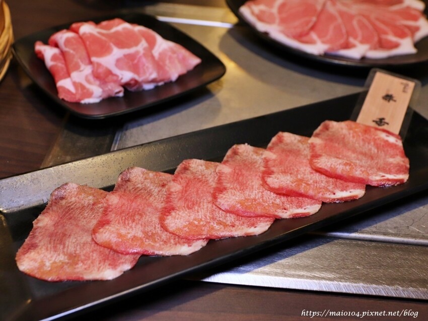 桃園中壢美食｜一燒十味昭和園內壢省桃店～火烤兩吃吃到飽、龍蝦吃到飽，自助吧冷飲、冰淇淋無限供應