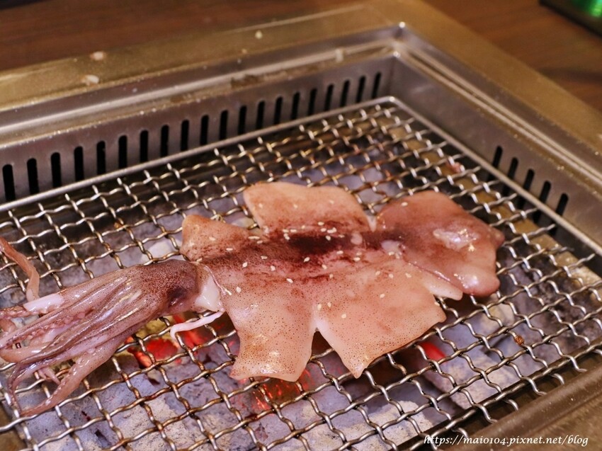 桃園中壢美食｜一燒十味昭和園內壢省桃店～火烤兩吃吃到飽、龍蝦吃到飽，自助吧冷飲、冰淇淋無限供應