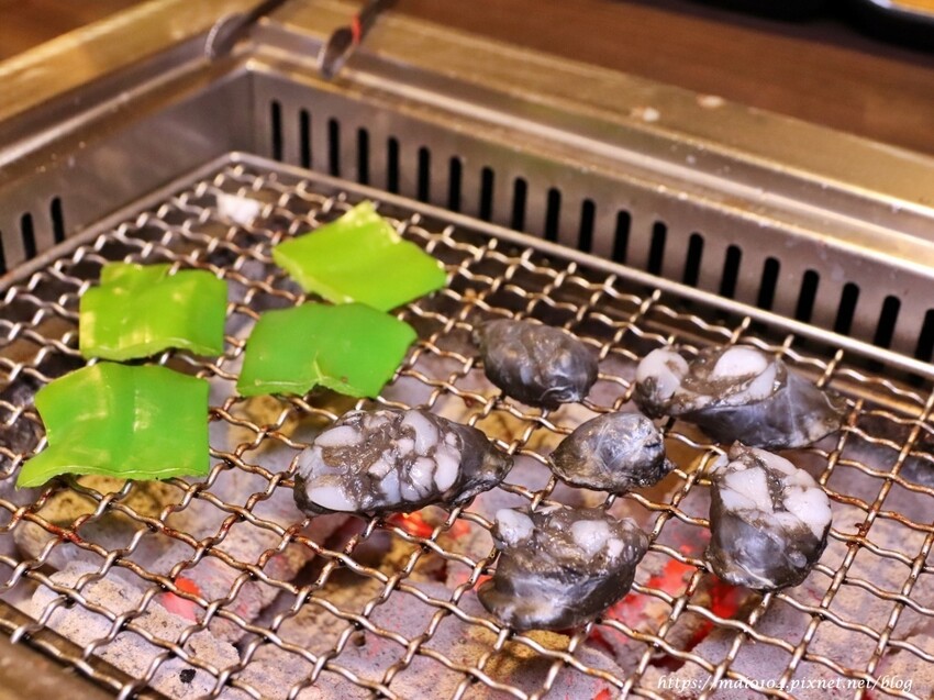 桃園中壢美食｜一燒十味昭和園內壢省桃店～火烤兩吃吃到飽、龍蝦吃到飽，自助吧冷飲、冰淇淋無限供應