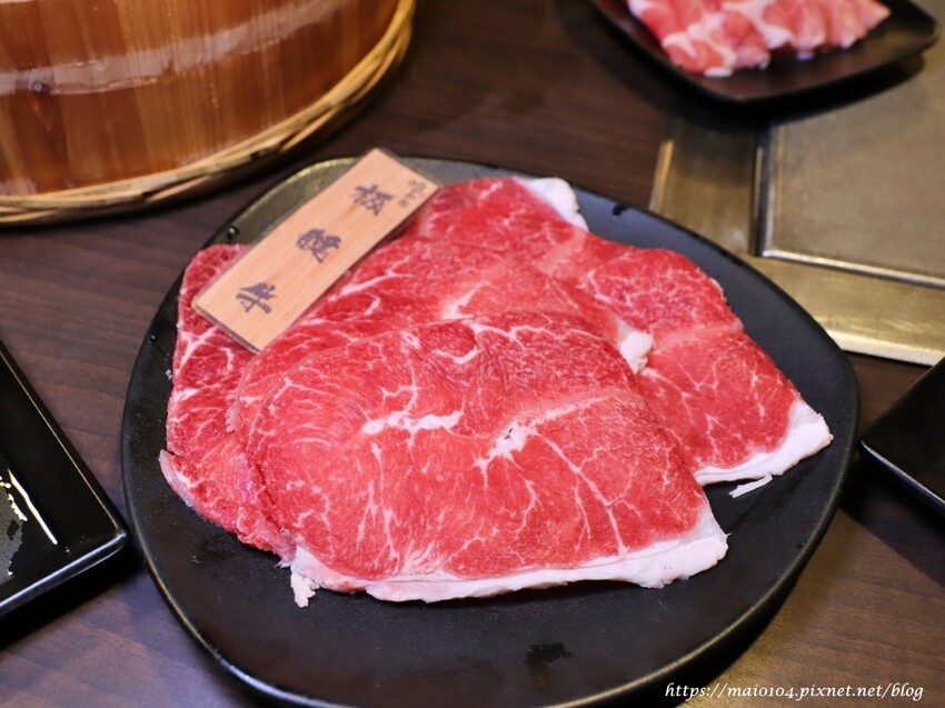 桃園中壢美食｜一燒十味昭和園內壢省桃店～火烤兩吃吃到飽、龍蝦吃到飽，自助吧冷飲、冰淇淋無限供應