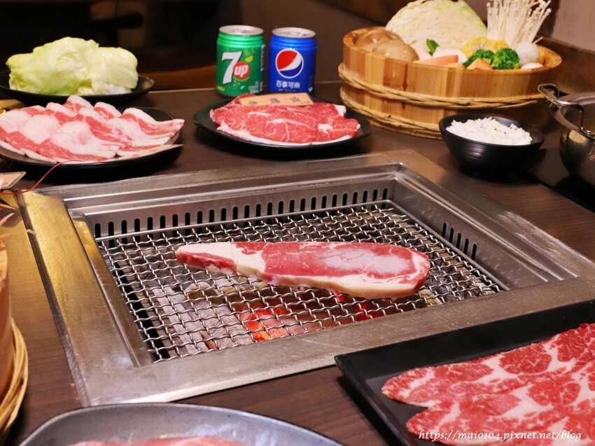 桃園中壢美食｜一燒十味昭和園內壢省桃店～火烤兩吃吃到飽、龍蝦吃到飽，自助吧冷飲、冰淇淋無限供應