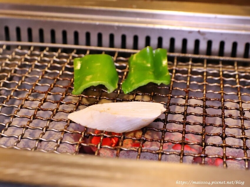 桃園中壢美食｜一燒十味昭和園內壢省桃店～火烤兩吃吃到飽、龍蝦吃到飽，自助吧冷飲、冰淇淋無限供應