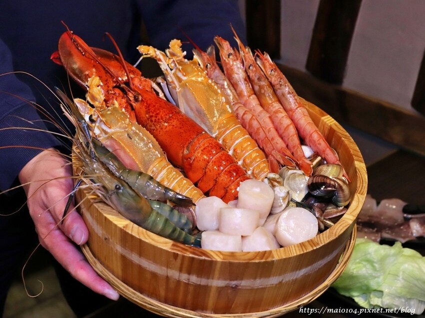 桃園中壢美食｜一燒十味昭和園內壢省桃店～火烤兩吃吃到飽、龍蝦吃到飽，自助吧冷飲、冰淇淋無限供應