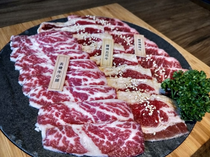 輕井澤集團美食-茶六燒肉堂-朝富店-套餐組合燒烤點餐超簡單。