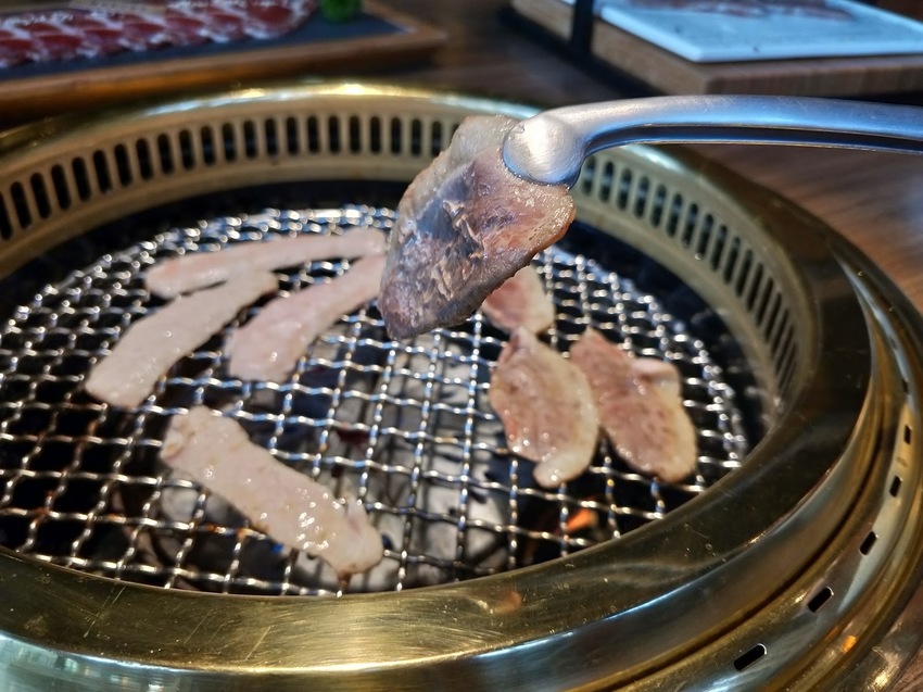 輕井澤集團美食-茶六燒肉堂-朝富店-套餐組合燒烤點餐超簡單。