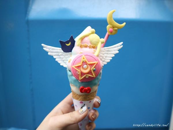 藍箱處 Blue Box - 分子冰淇淋雞蛋仔:台中美食│藍箱處 Blue Box〃一中商圈創意冰淇淋超吸睛!!超夢幻美人魚霜淇淋、獨角獸霜淇淋~