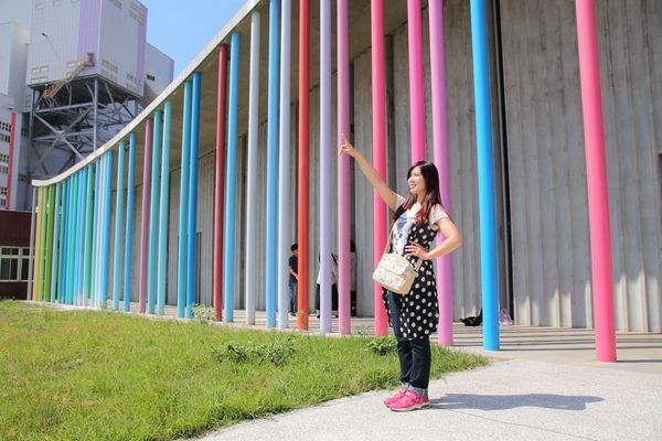 下福里市民活動中心： 【新北市林口景點】下福里市民活動中心~林口新地標七彩繽紛彩虹柱，IG打卡新熱點