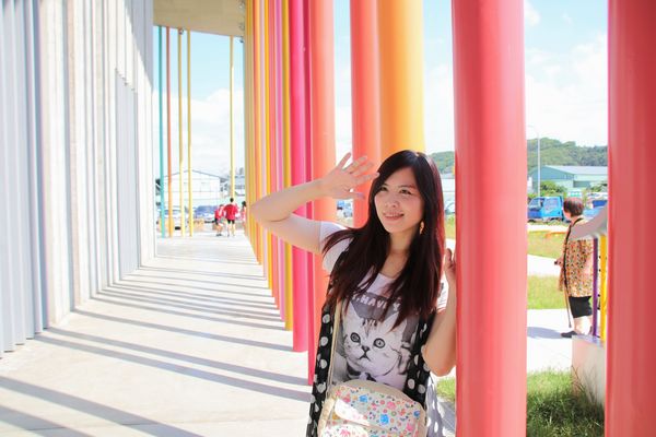 下福里市民活動中心： 【新北市林口景點】下福里市民活動中心~林口新地標七彩繽紛彩虹柱，IG打卡新熱點