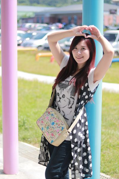 下福里市民活動中心： 【新北市林口景點】下福里市民活動中心~林口新地標七彩繽紛彩虹柱，IG打卡新熱點