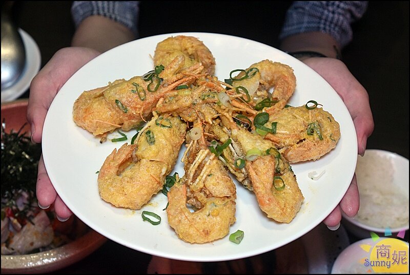 一品活蝦。全台唯一活蝦22吃!活蝦熱炒鍋物還有白飯吃到飽.營業到凌晨3點宵夜吃起來-商妮吃喝遊樂