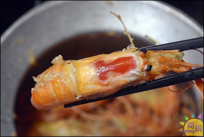 一品活蝦。全台唯一活蝦22吃!活蝦熱炒鍋物還有白飯吃到飽.營業到凌晨3點宵夜吃起來-商妮吃喝遊樂
