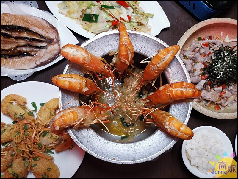 一品活蝦。全台唯一活蝦22吃!活蝦熱炒鍋物還有白飯吃到飽.營業到凌晨3點宵夜吃起來-商妮吃喝遊樂