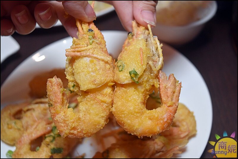 一品活蝦。全台唯一活蝦22吃!活蝦熱炒鍋物還有白飯吃到飽.營業到凌晨3點宵夜吃起來-商妮吃喝遊樂