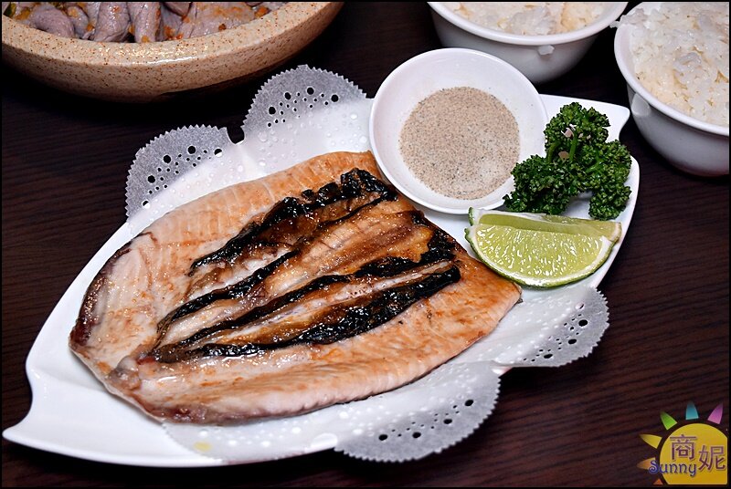 一品活蝦。全台唯一活蝦22吃!活蝦熱炒鍋物還有白飯吃到飽.營業到凌晨3點宵夜吃起來-商妮吃喝遊樂