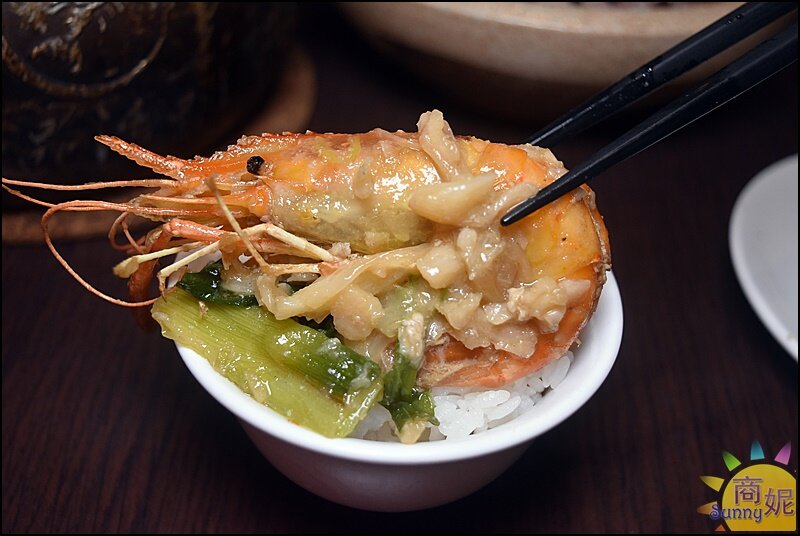 一品活蝦。全台唯一活蝦22吃!活蝦熱炒鍋物還有白飯吃到飽.營業到凌晨3點宵夜吃起來-商妮吃喝遊樂